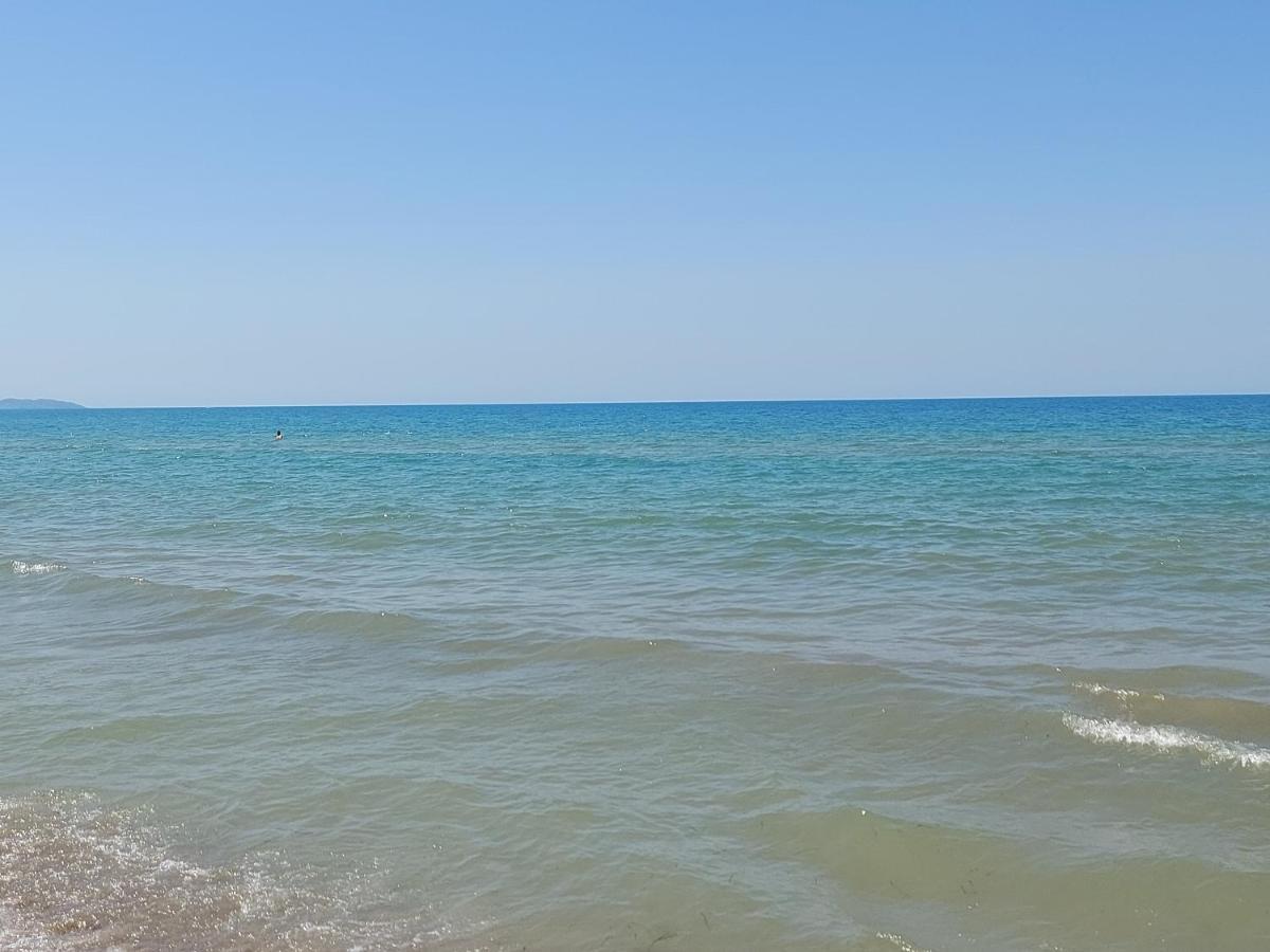 Golden Beach Apartments Дуррес Екстер'єр фото