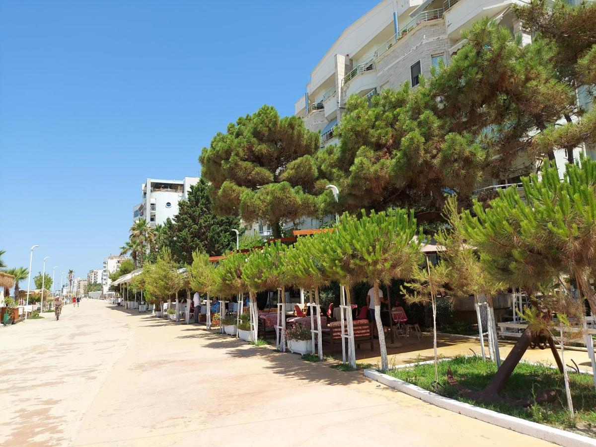 Golden Beach Apartments Дуррес Екстер'єр фото