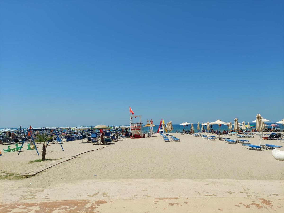 Golden Beach Apartments Дуррес Екстер'єр фото