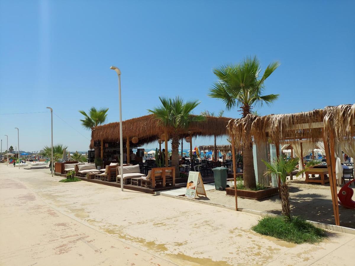 Golden Beach Apartments Дуррес Екстер'єр фото