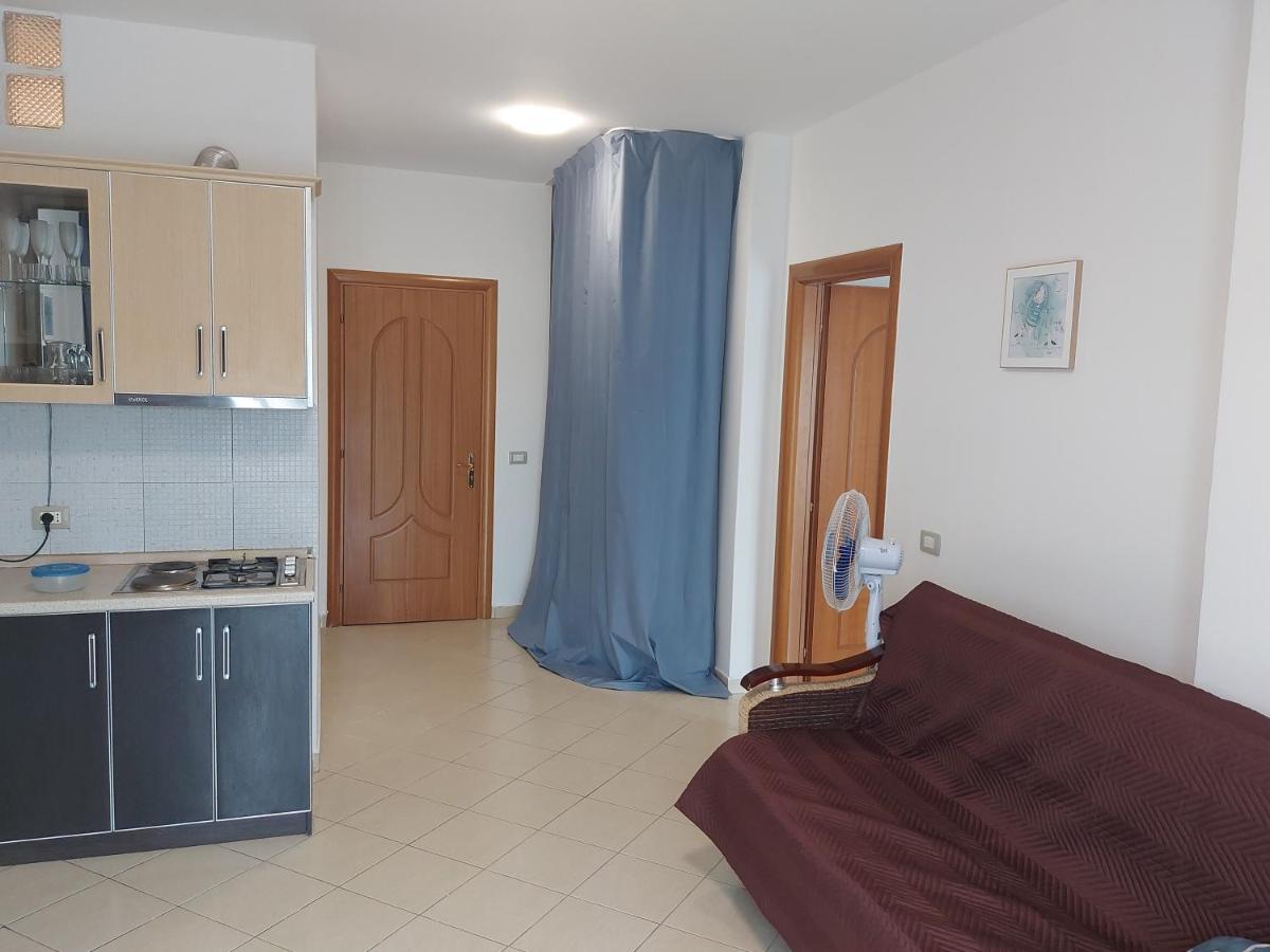 Golden Beach Apartments Дуррес Екстер'єр фото